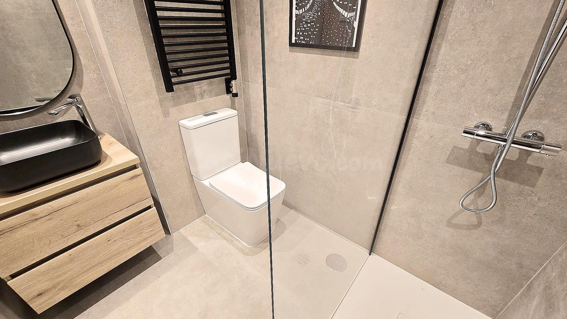 ¡ESTUDIANTES! habitaciones CON BAÑOS PRIVADOS Y TRASTERO EN  - foto 4