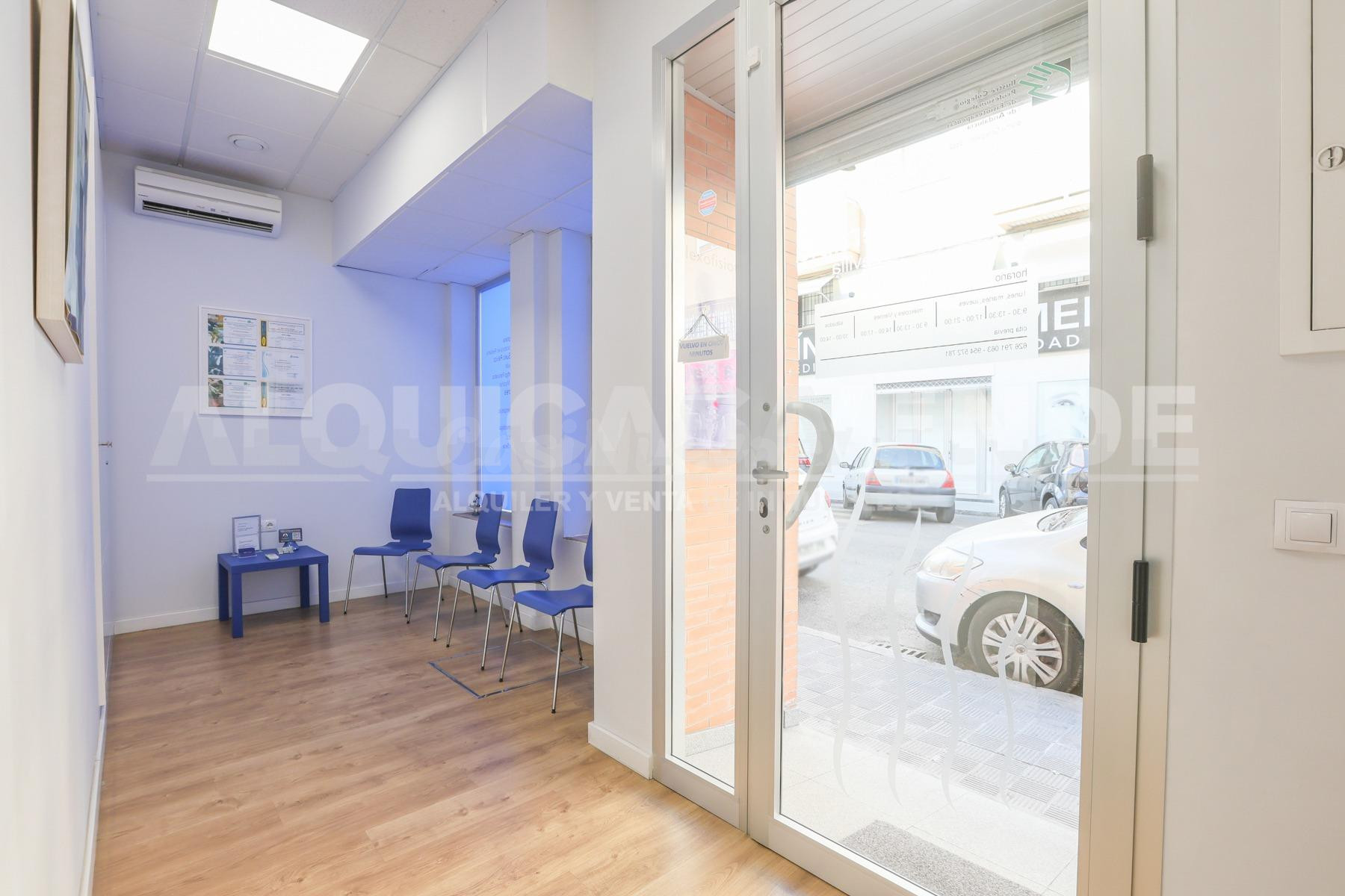Excelente local comercial en Nervión, ideal para sector sanitario. Calidades inmejorables, para entar.