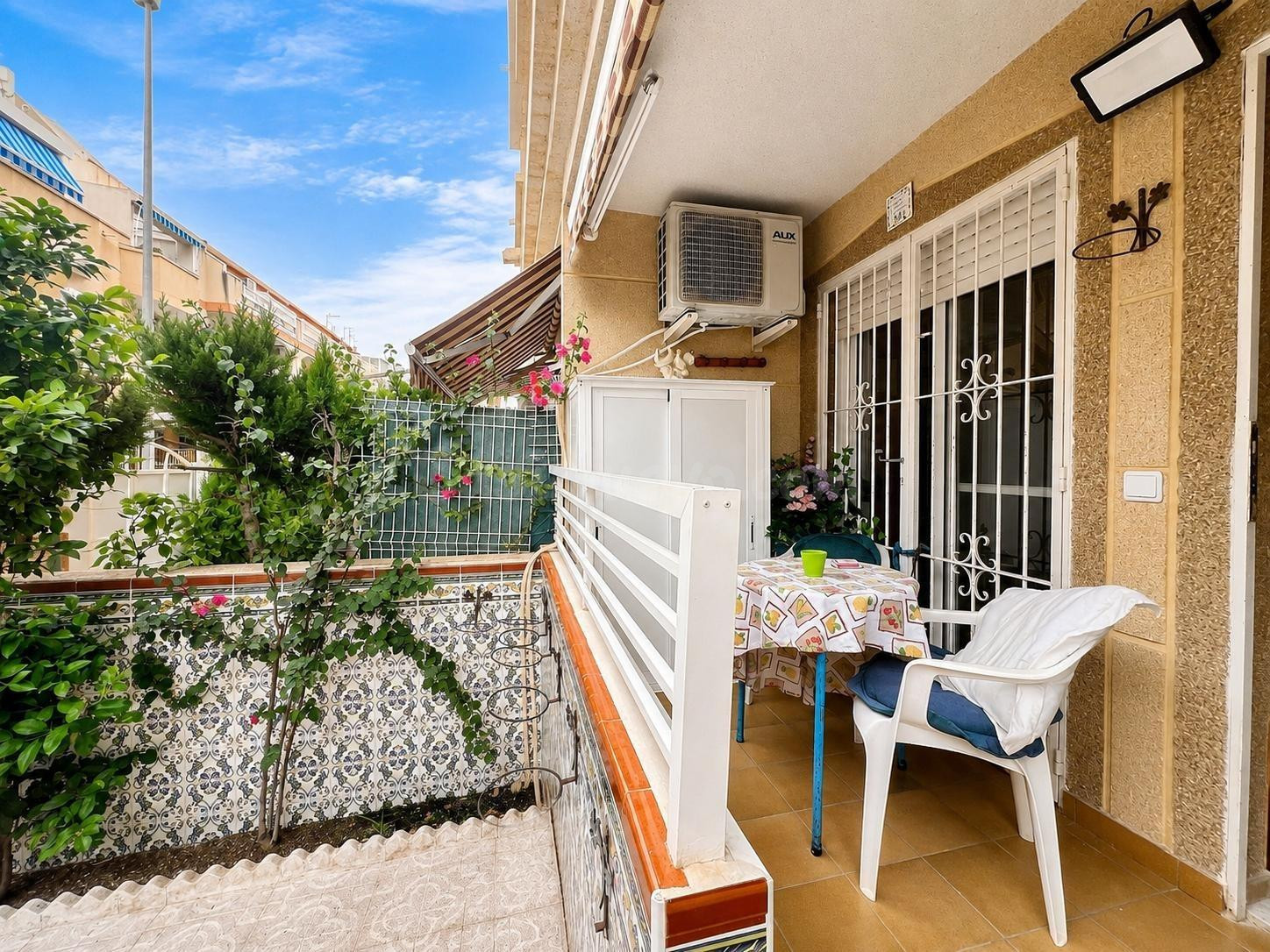 Apartamento de 2 dormitorios 1 baño en Torrevieja: Planta ba - foto 2