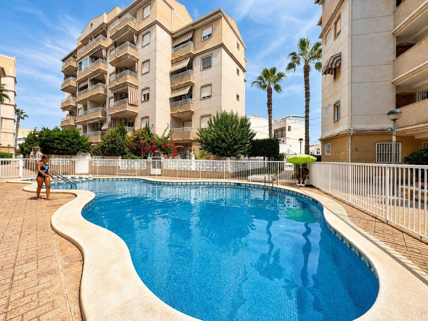 Apartamento de 2 dormitorios 1 baño en Torrevieja: Planta ba - foto 3