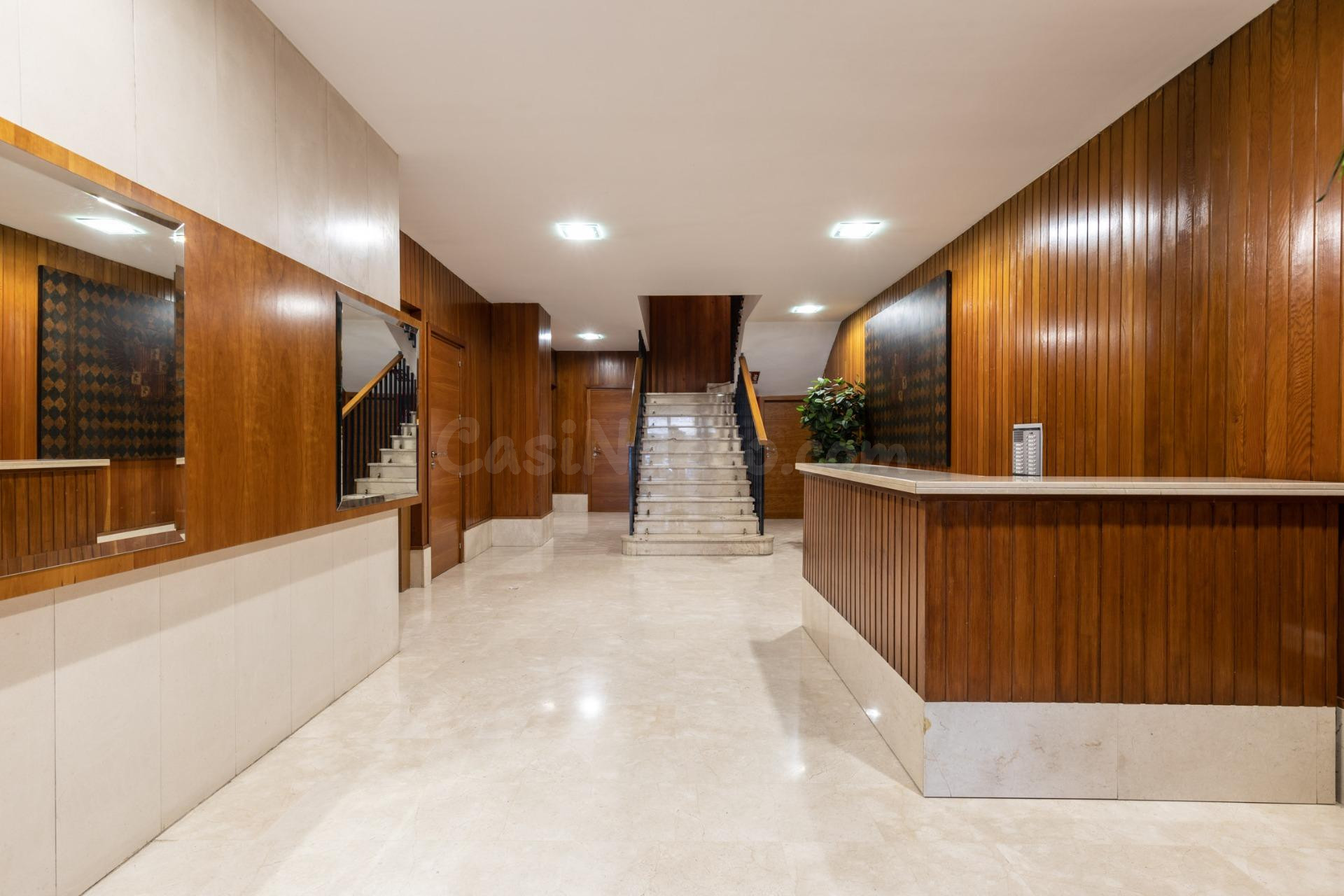 Piso en pleno centro de Granada con 2 plazas de garaje y tra - foto 4