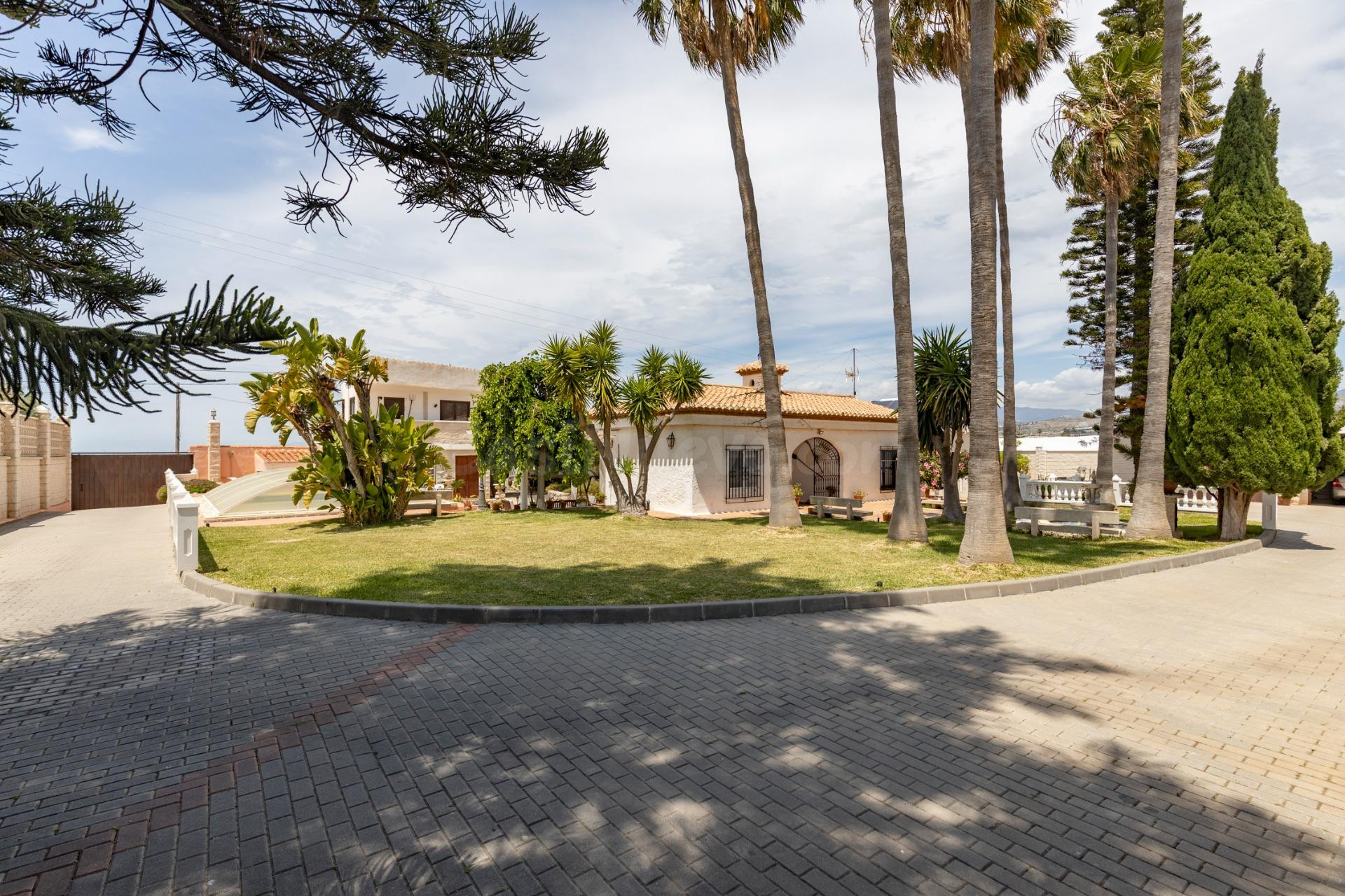VILLA EN EL PUNTALÓN. MOTRIL