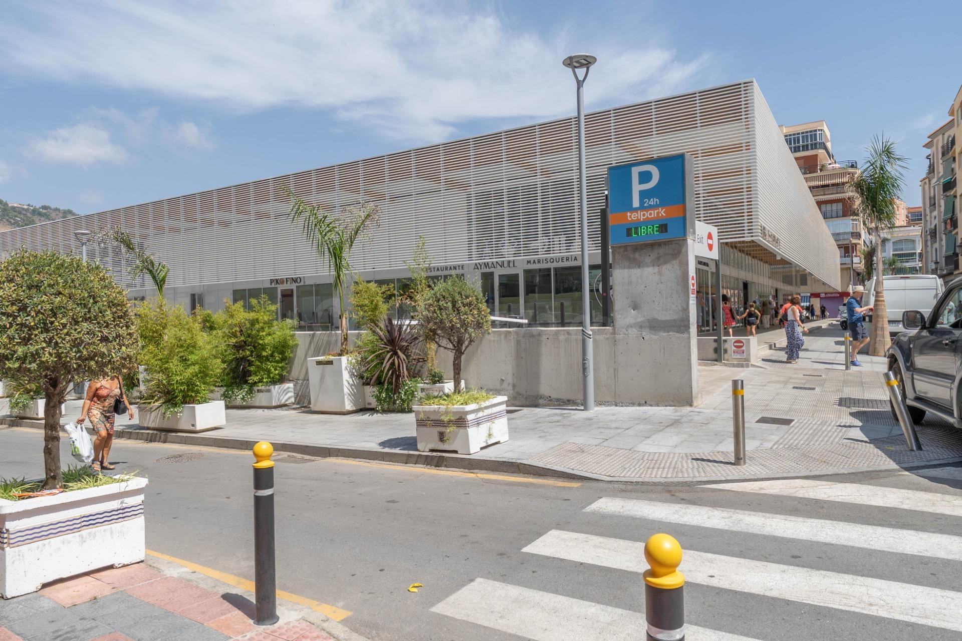 Casa de 555 m2 con 3 plantas y 2 locales comerciales junto a - foto 3