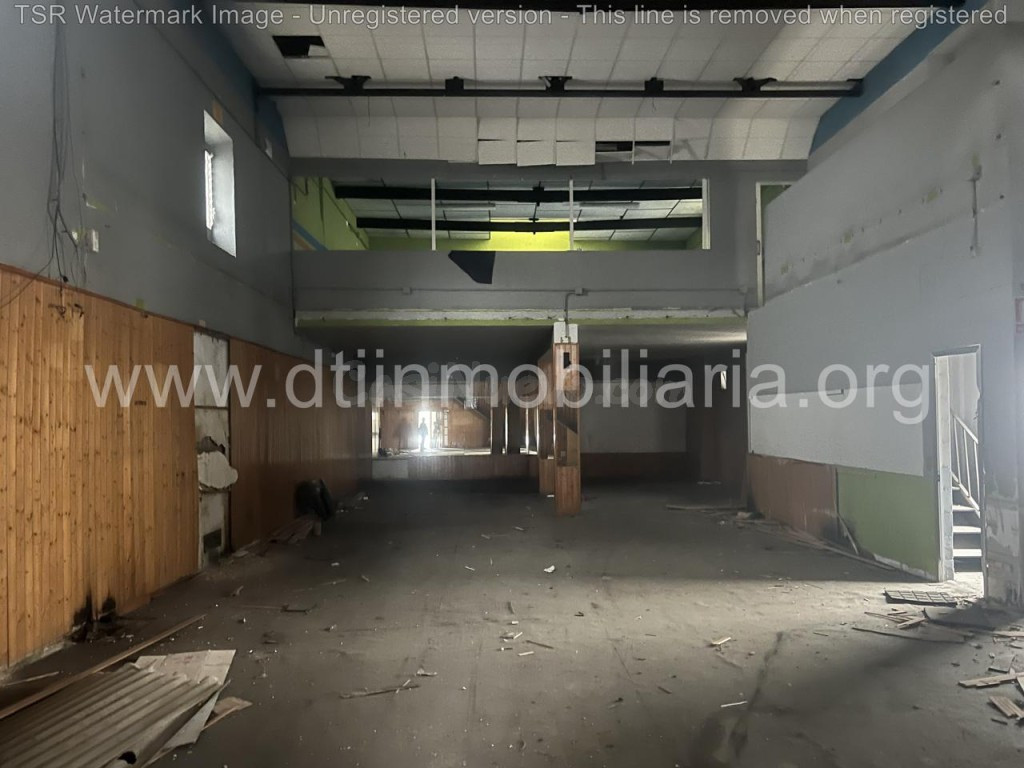 GRAN NAVE EN EL PUEBLO