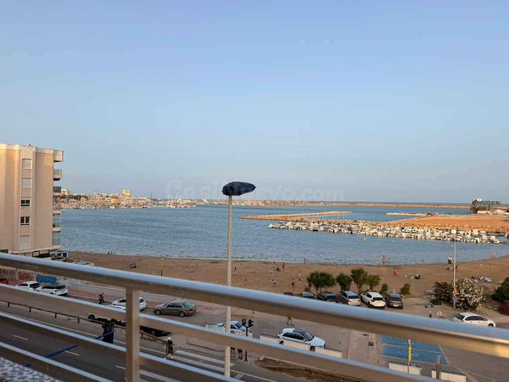 Alquiler temporal en primera línea de playa en Torrevieja