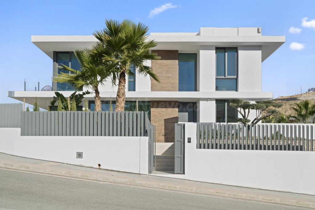 Exclusivas villas de diseño con vistas al skyline de Benidorm desde 1.080.000 €