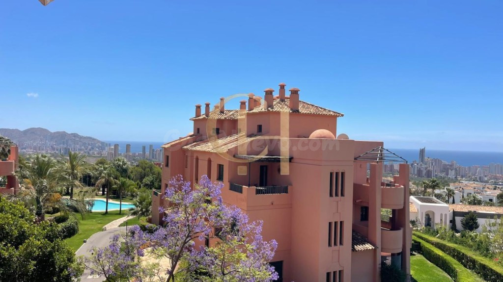 Exclusivo apartamento en Los Altos de Sierra Cortina con imp - foto 2