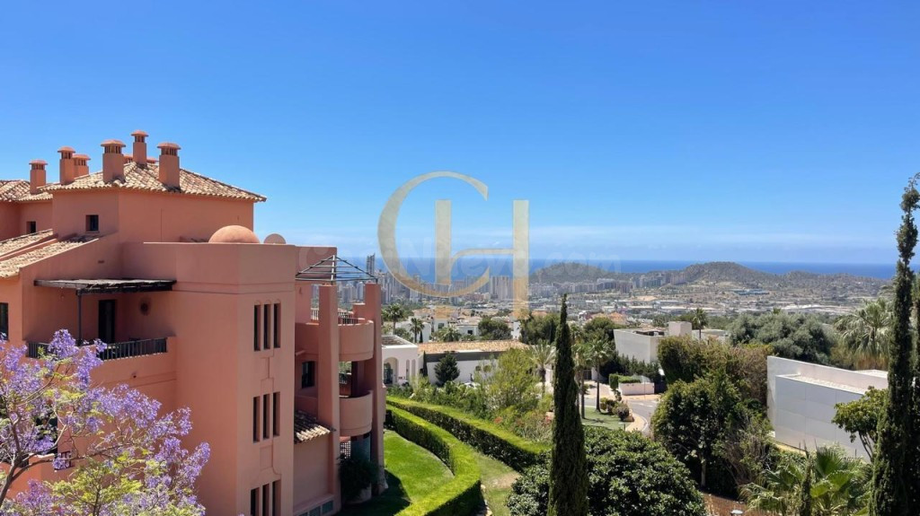 Exclusivo apartamento en Los Altos de Sierra Cortina con imp - foto 3