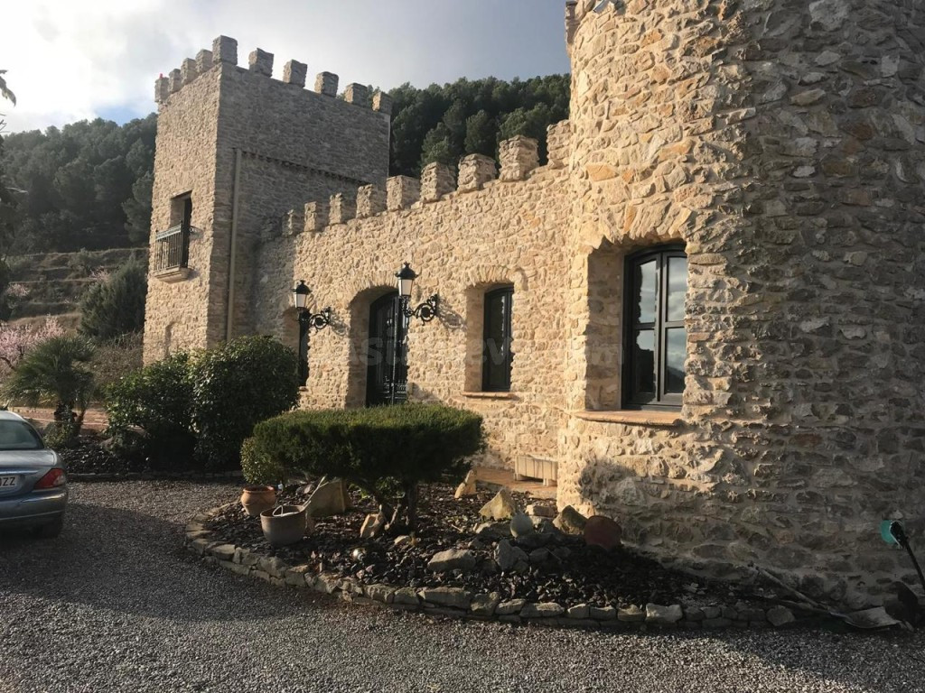 Precioso Castillo en Relleu en plena montaña - foto 2