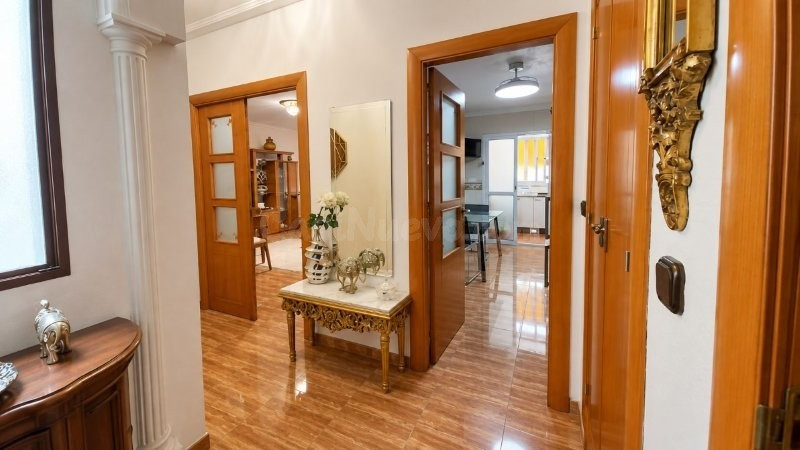 AMPLIO Y PRECIOSO PISO DE 4 DORMITORIOS EN ALQUILER EN CAMIN - foto 2