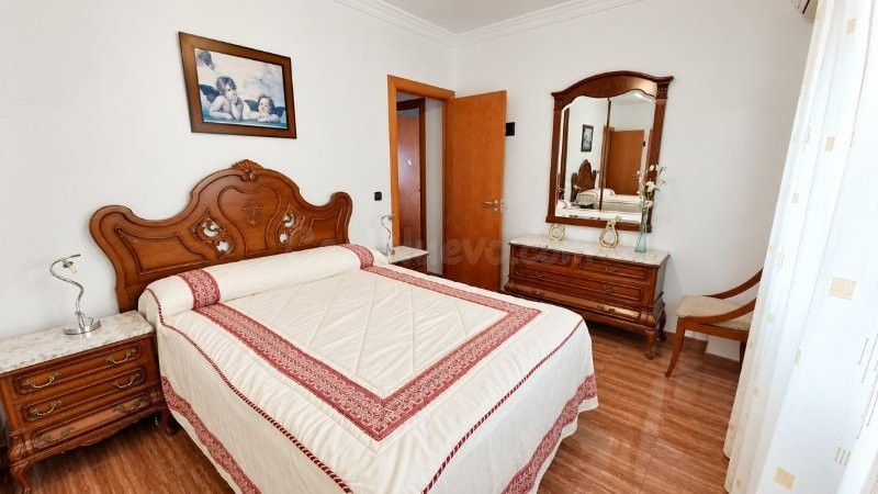 AMPLIO Y PRECIOSO PISO DE 4 DORMITORIOS EN ALQUILER EN CAMIN - foto 3