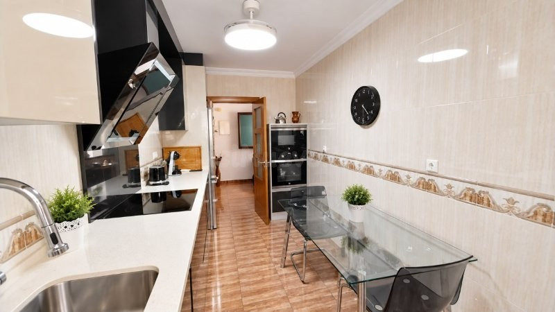 AMPLIO Y PRECIOSO PISO DE 4 DORMITORIOS EN ALQUILER EN CAMIN - foto 4