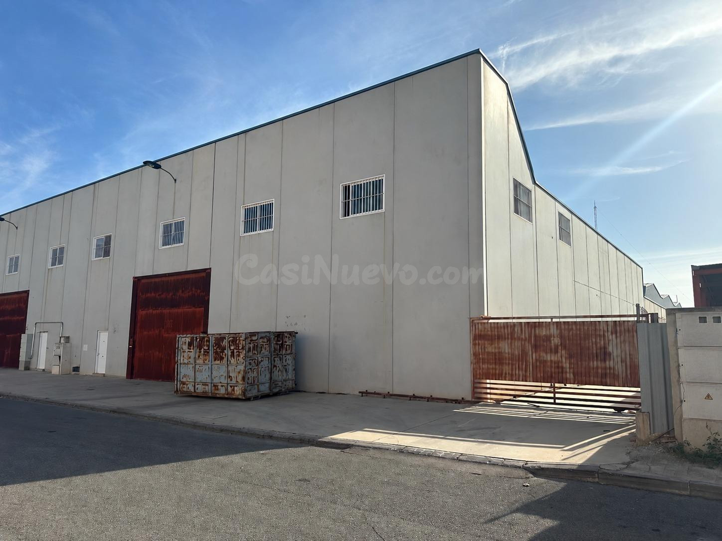 Nave industrial Con altillo , Oficina y aseo en Las Torres d