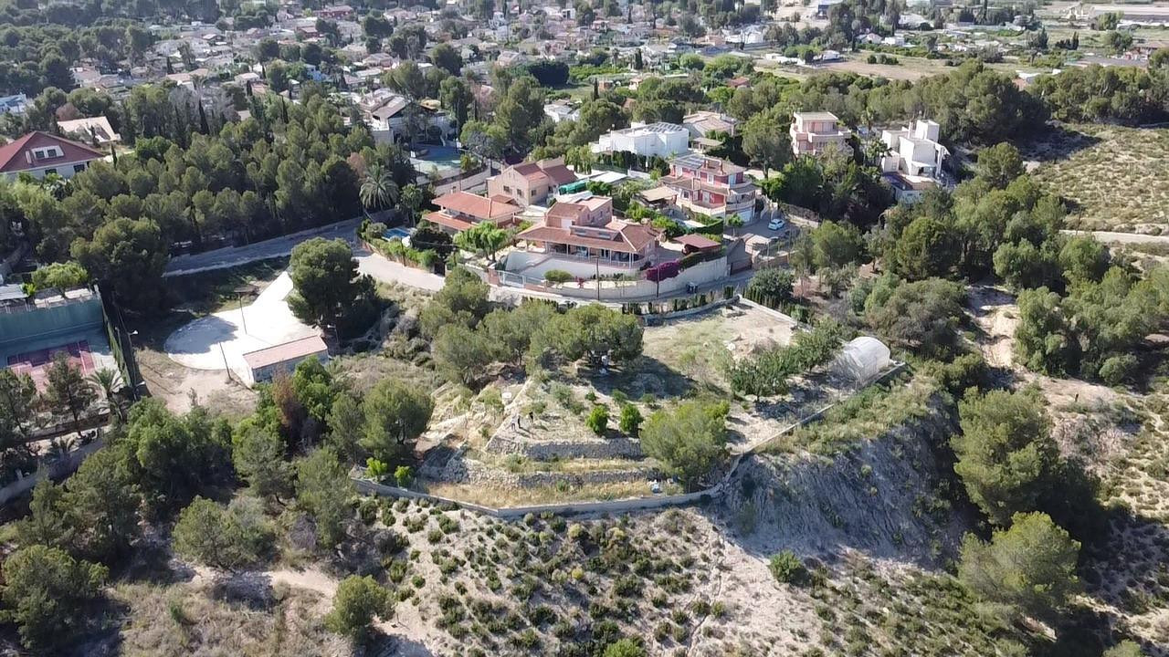 ESPECTACULAR PARCELA CON VISTAS EN URB. LAS PALMERAS - foto 2