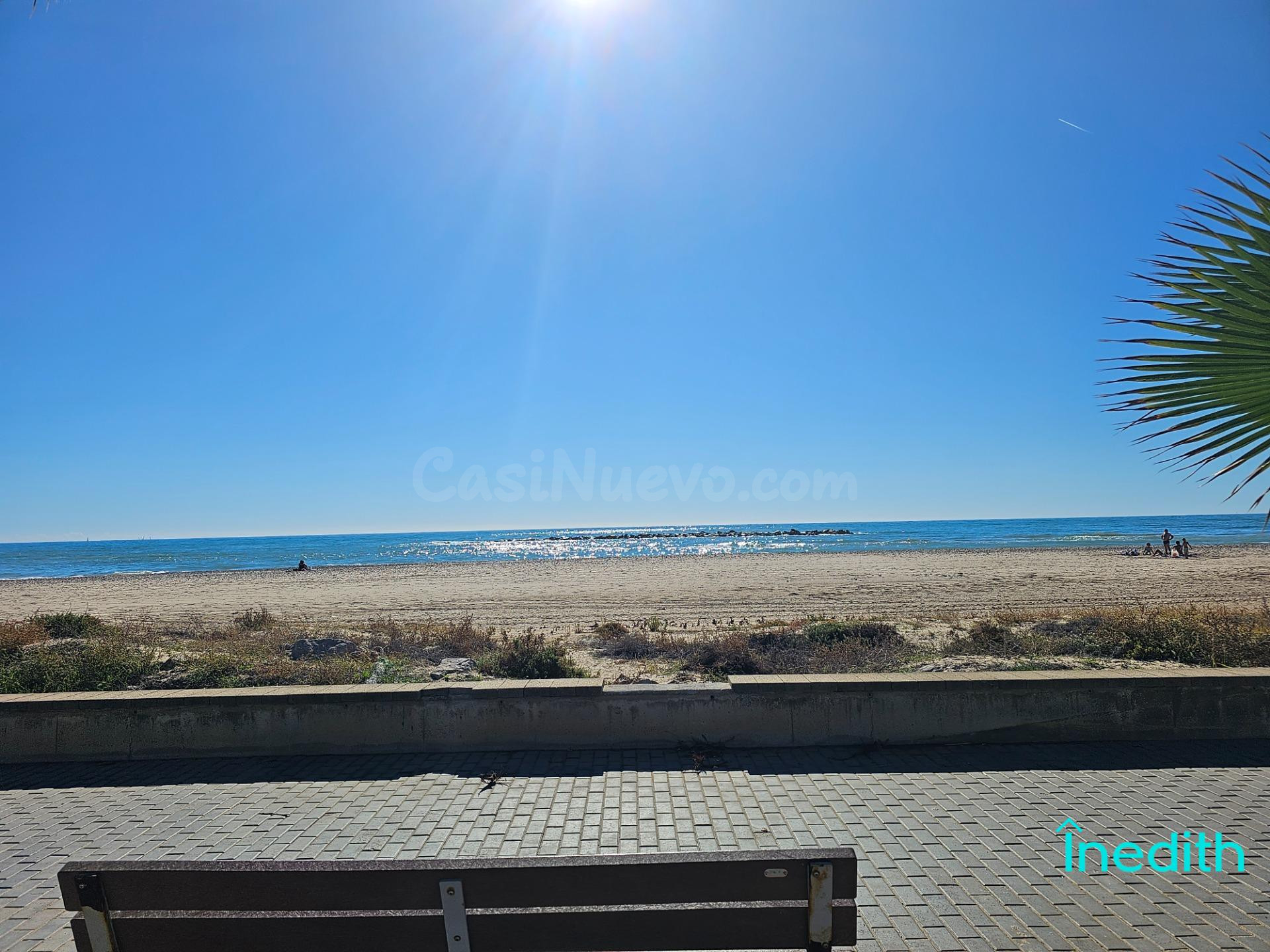 Piso en venta en 2ª línea de mar Cubelles con Licencia turís - foto 3