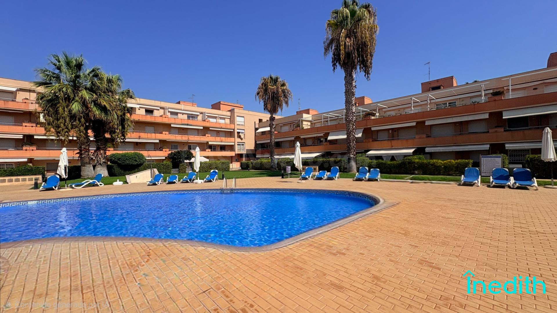 Piso en venta en 2ª línea de mar Cubelles con Licencia turís - foto 5