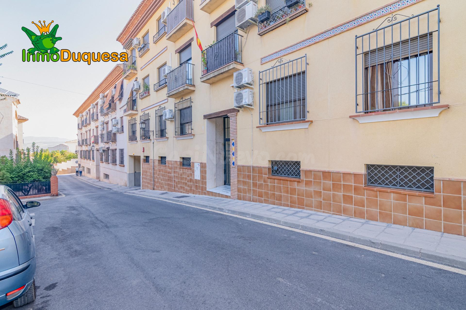 Piso en la Zubia con Plaza de aparcamiento y trastero. - foto 2