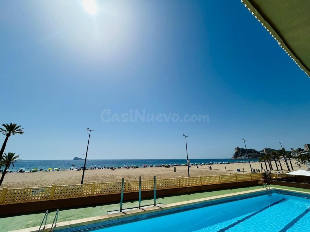 *Piso de tres dormitorios en primera linea de playa Poniente - foto 2