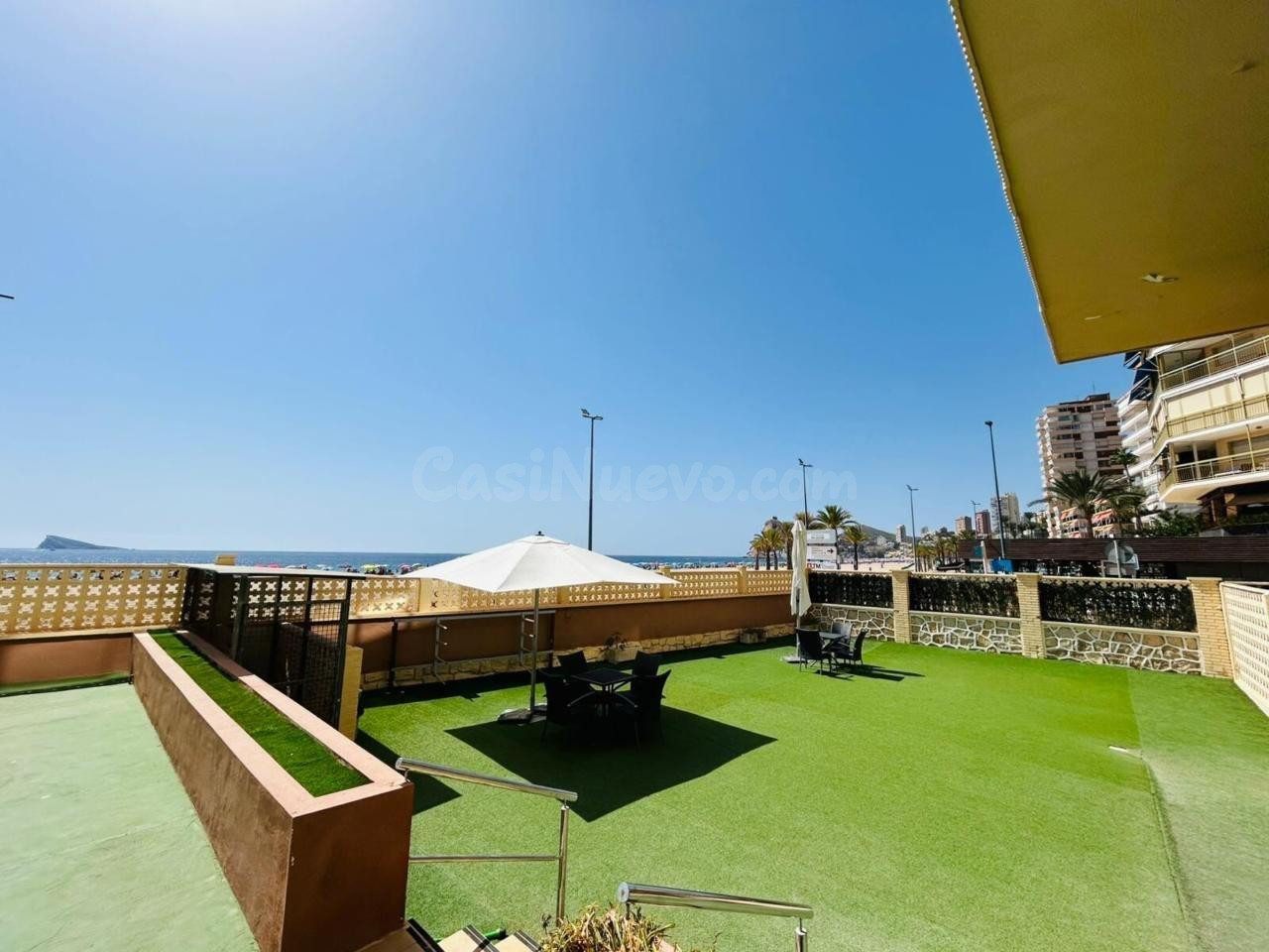 *Piso de tres dormitorios en primera linea de playa Poniente - foto 3