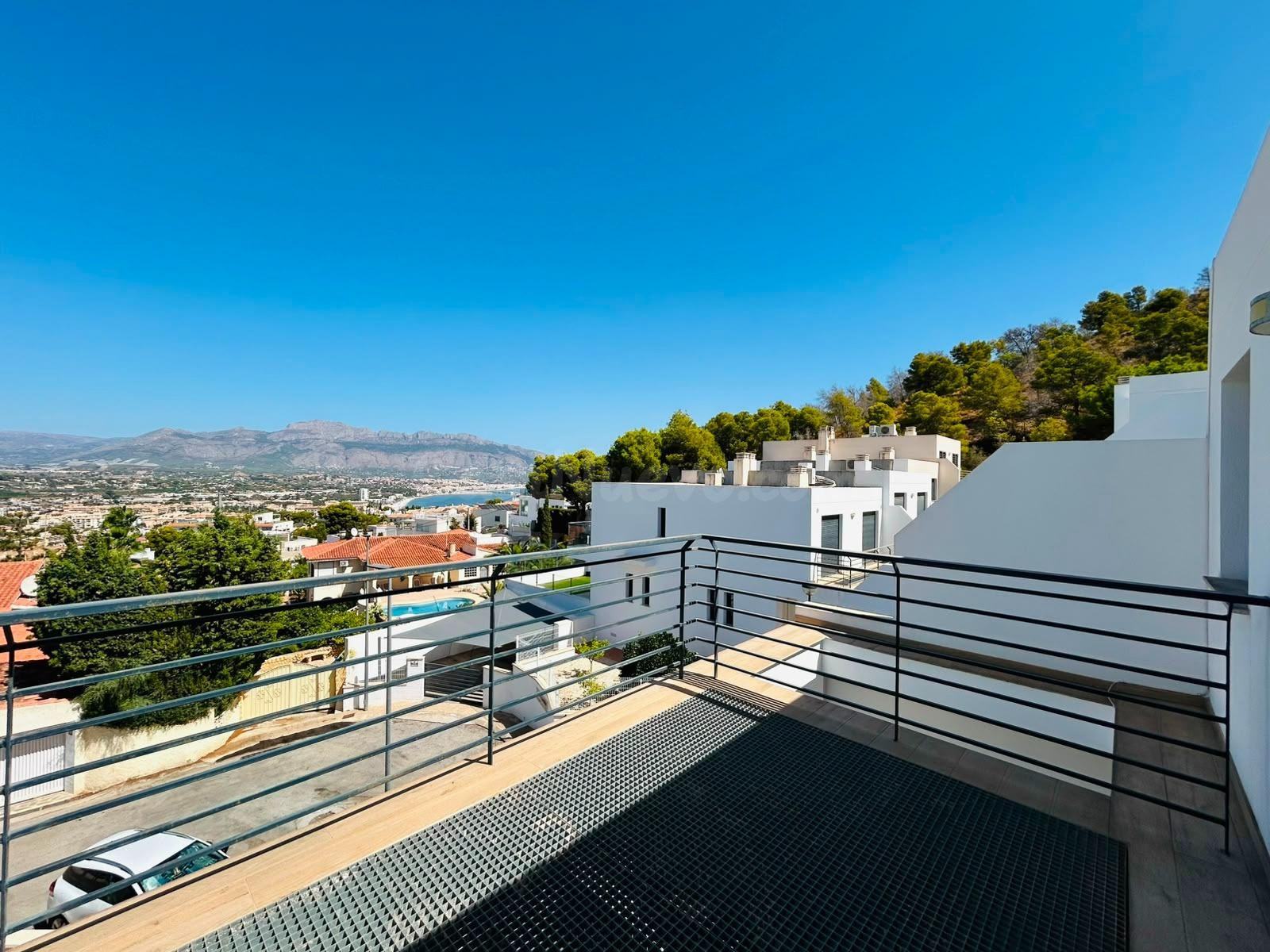 *Adosado de 193m2 de 3 habitaciones, garaje, piscina y vista