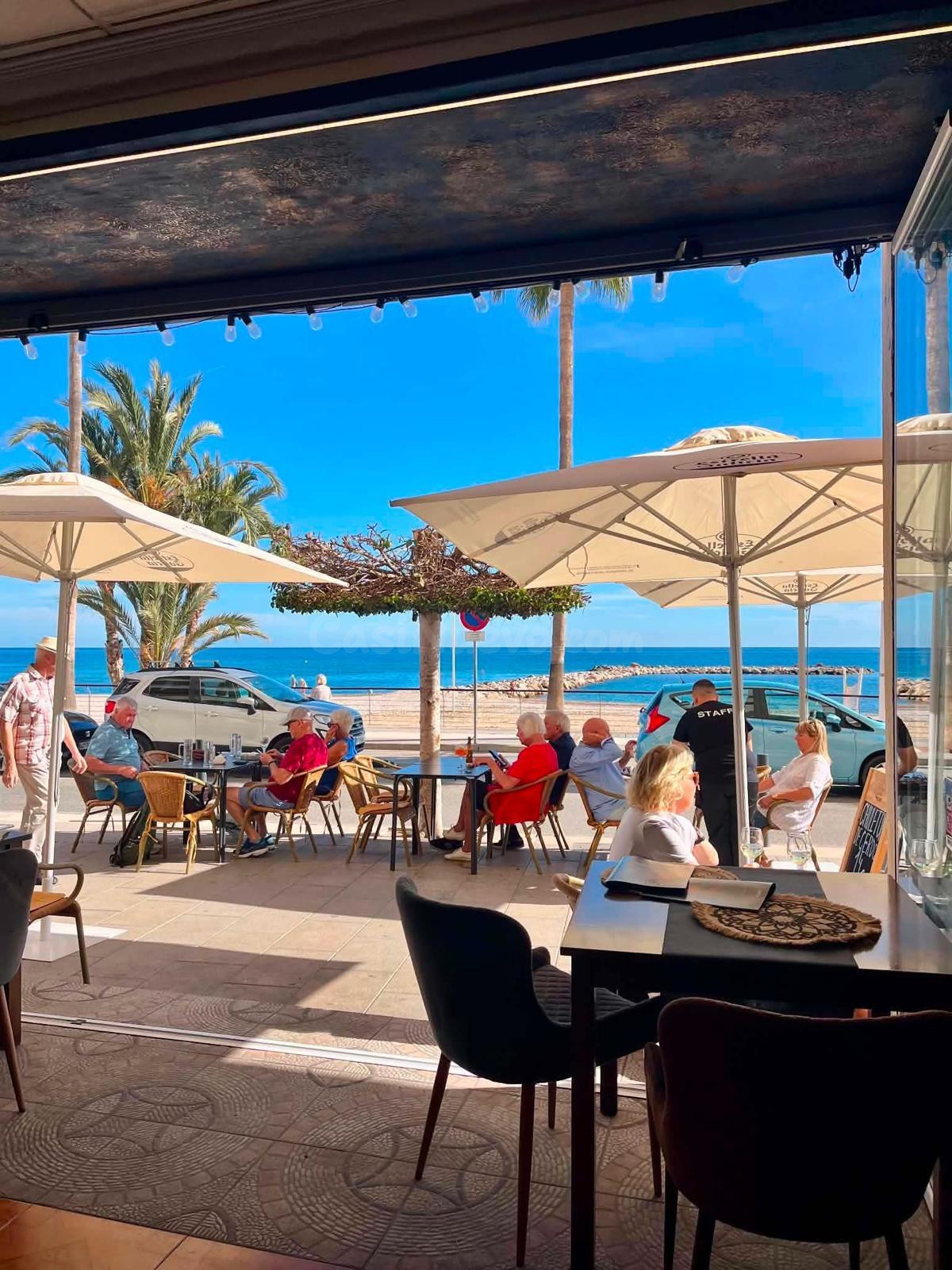 SE TRASPASA LOCAL EN ALTEA, PRIMERA LINEA