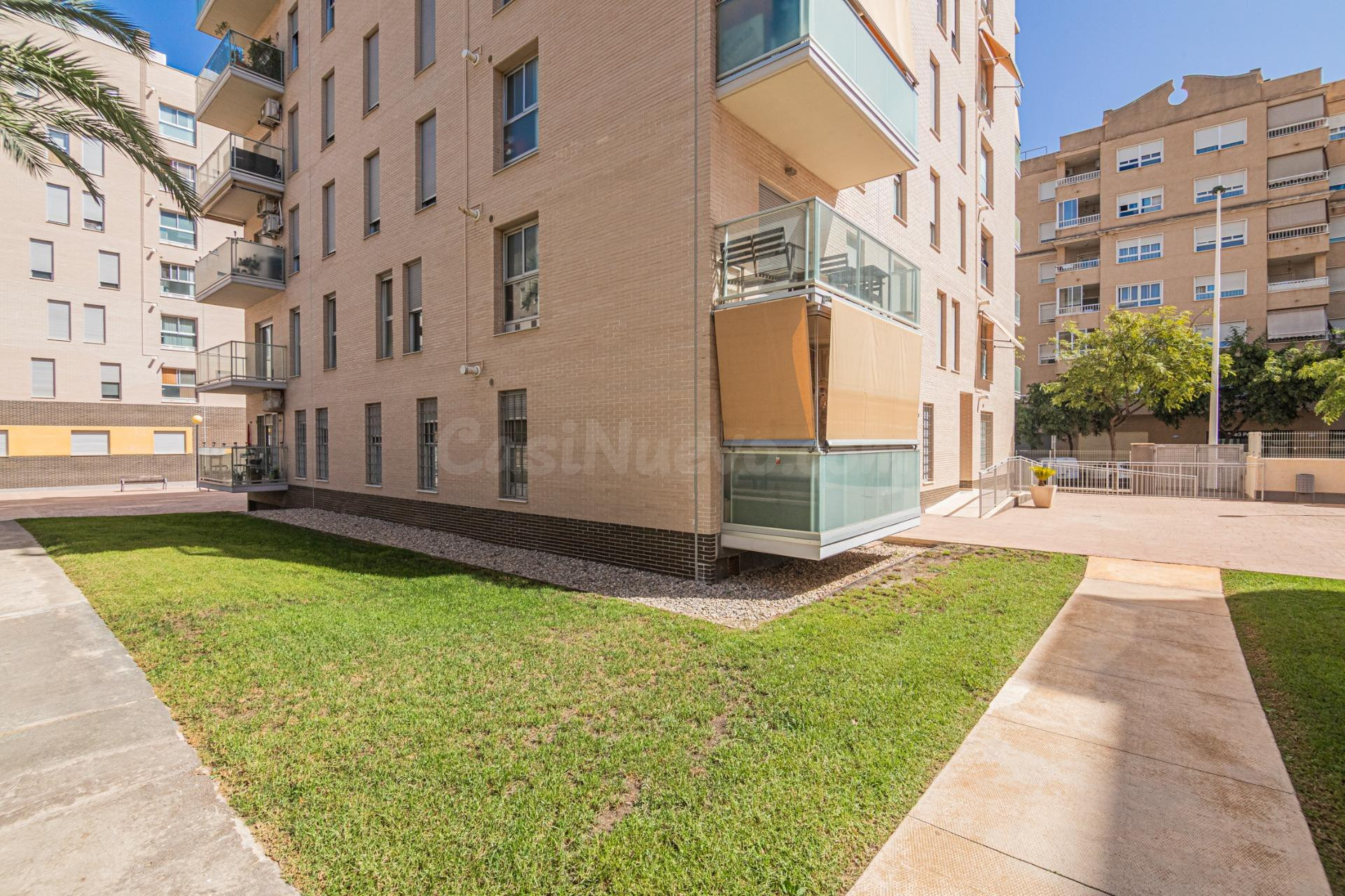 PISO TODO EXTERIOR DE 3 DORM. CON PISCINA Y GARAJE DIRECTO E - foto 2