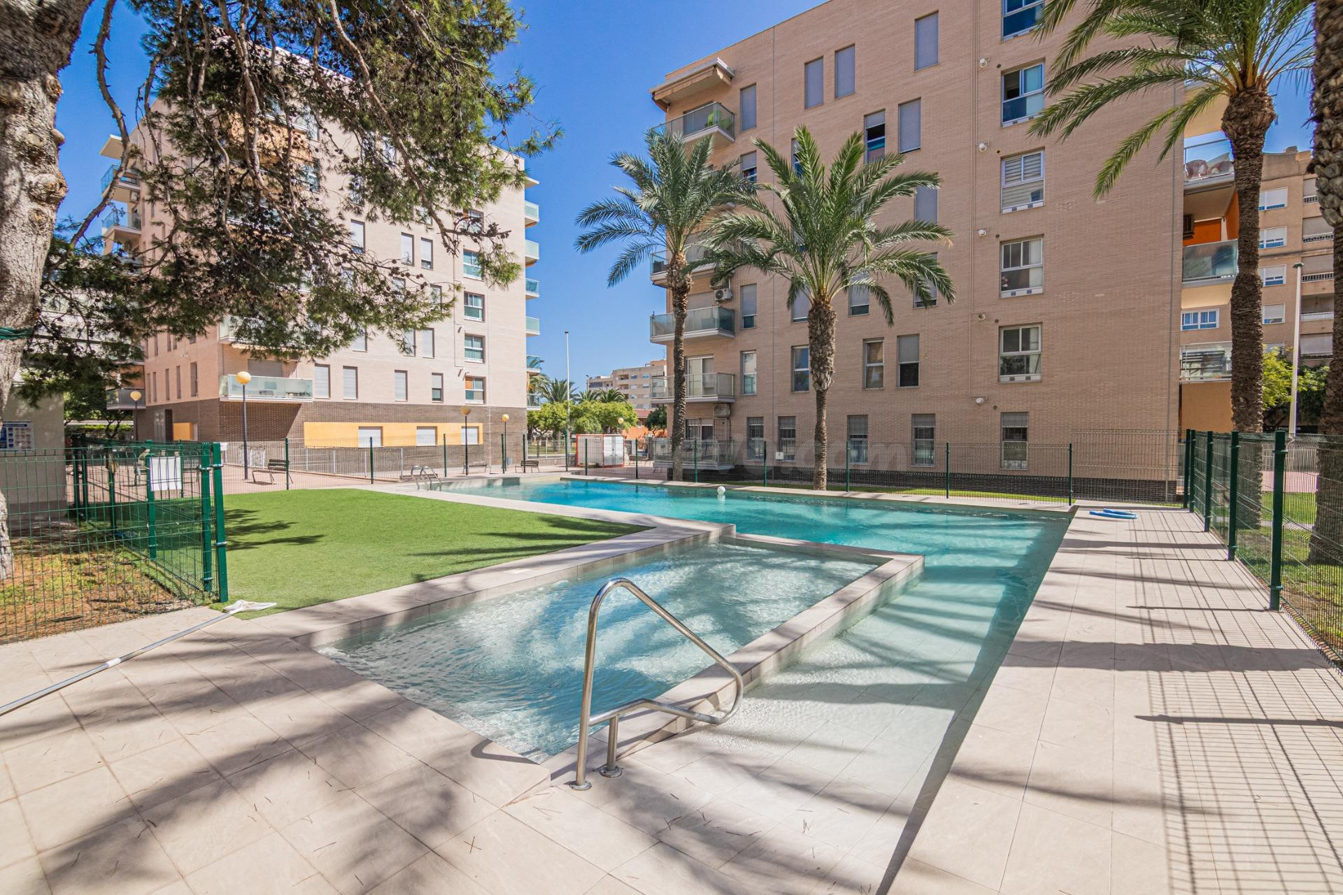 PISO TODO EXTERIOR DE 3 DORM. CON PISCINA Y GARAJE DIRECTO E - foto 4