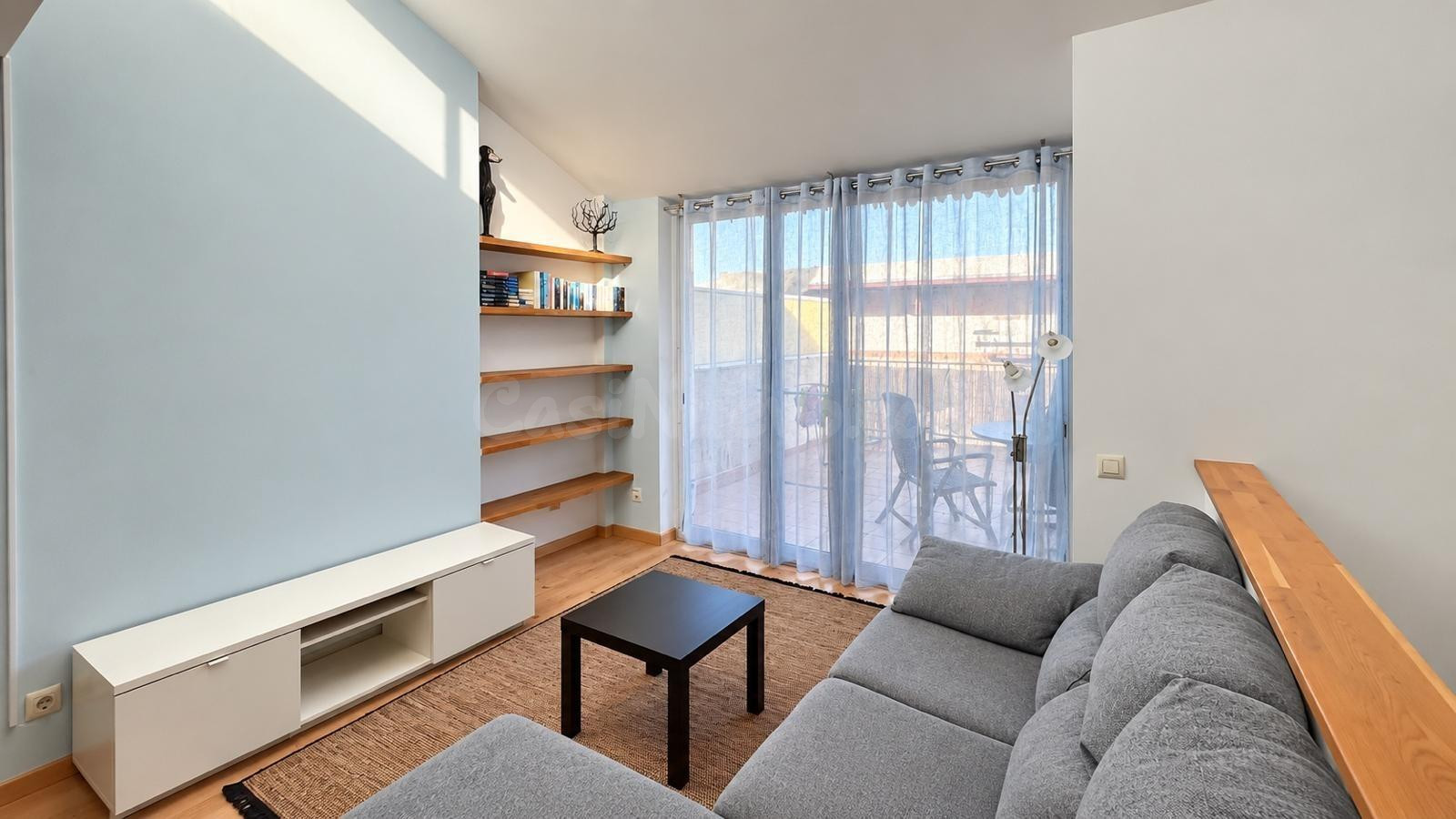Ático dúplex con terraza, parking, trastero en zona céntrica - foto 2