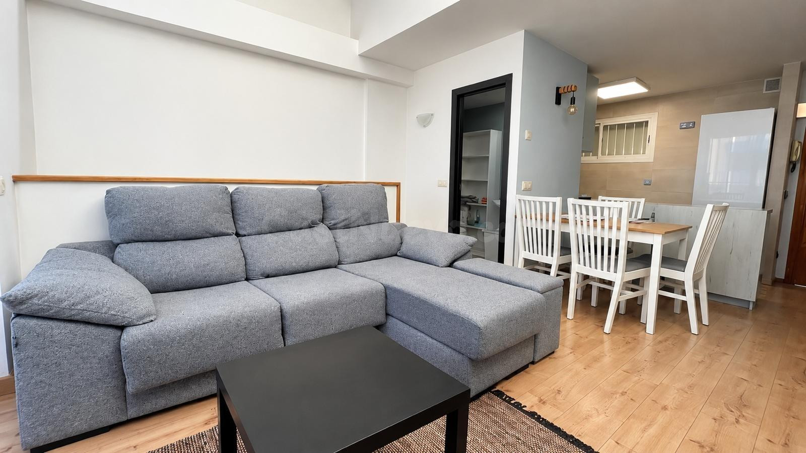 Ático dúplex con terraza, parking, trastero en zona céntrica - foto 3
