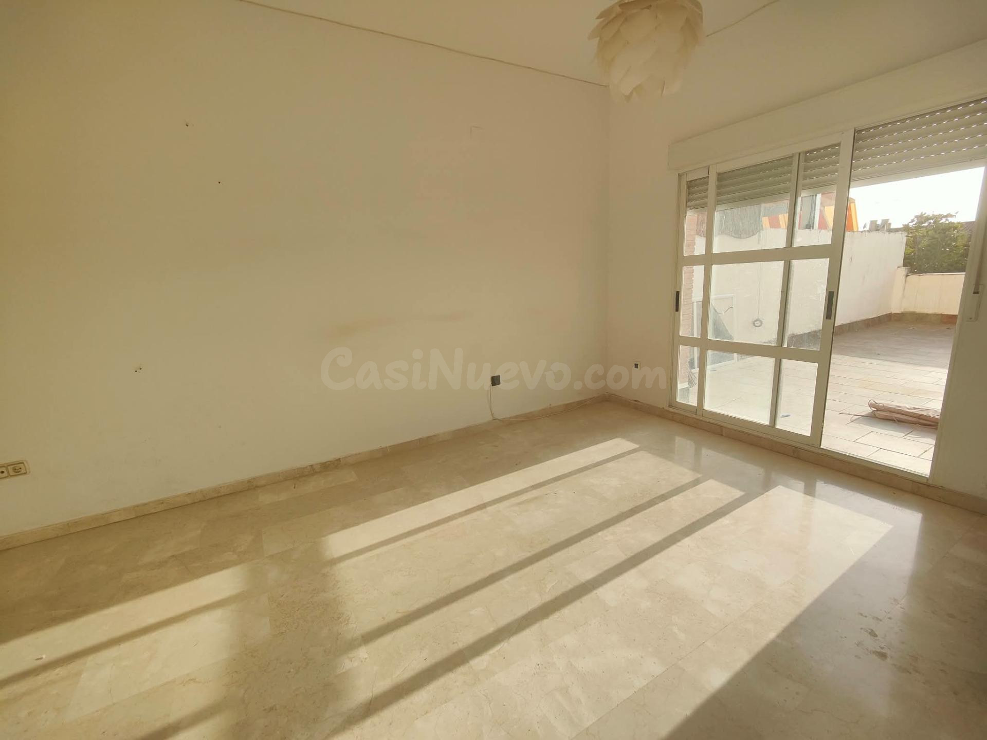 PISO CON TERRAZA Y PISCINA EN GOJAR - foto 4