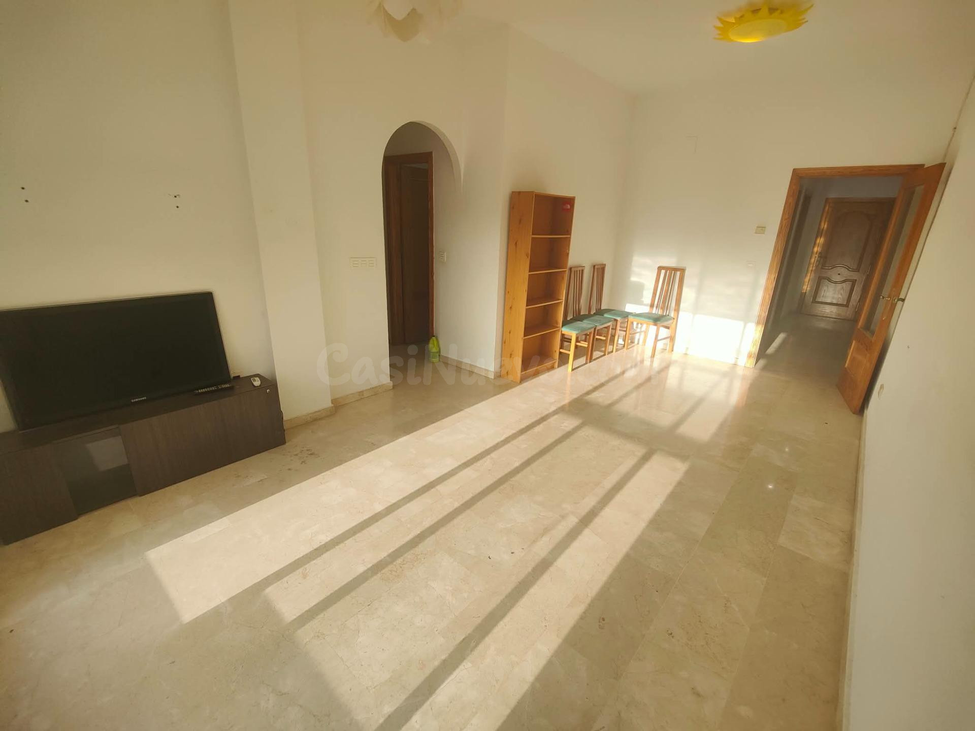 PISO CON TERRAZA Y PISCINA EN GOJAR - foto 5