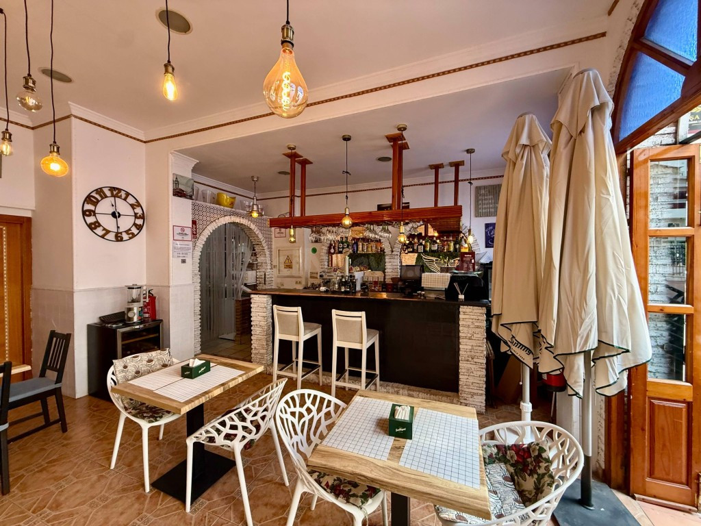Local comercial en Venta en Benalmadena Málaga - foto 2
