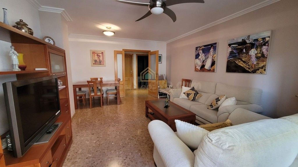 MARAVILLOSO PISO AMUEBLADO CON GARAJE JUNTO A LA PLAYA - foto 2