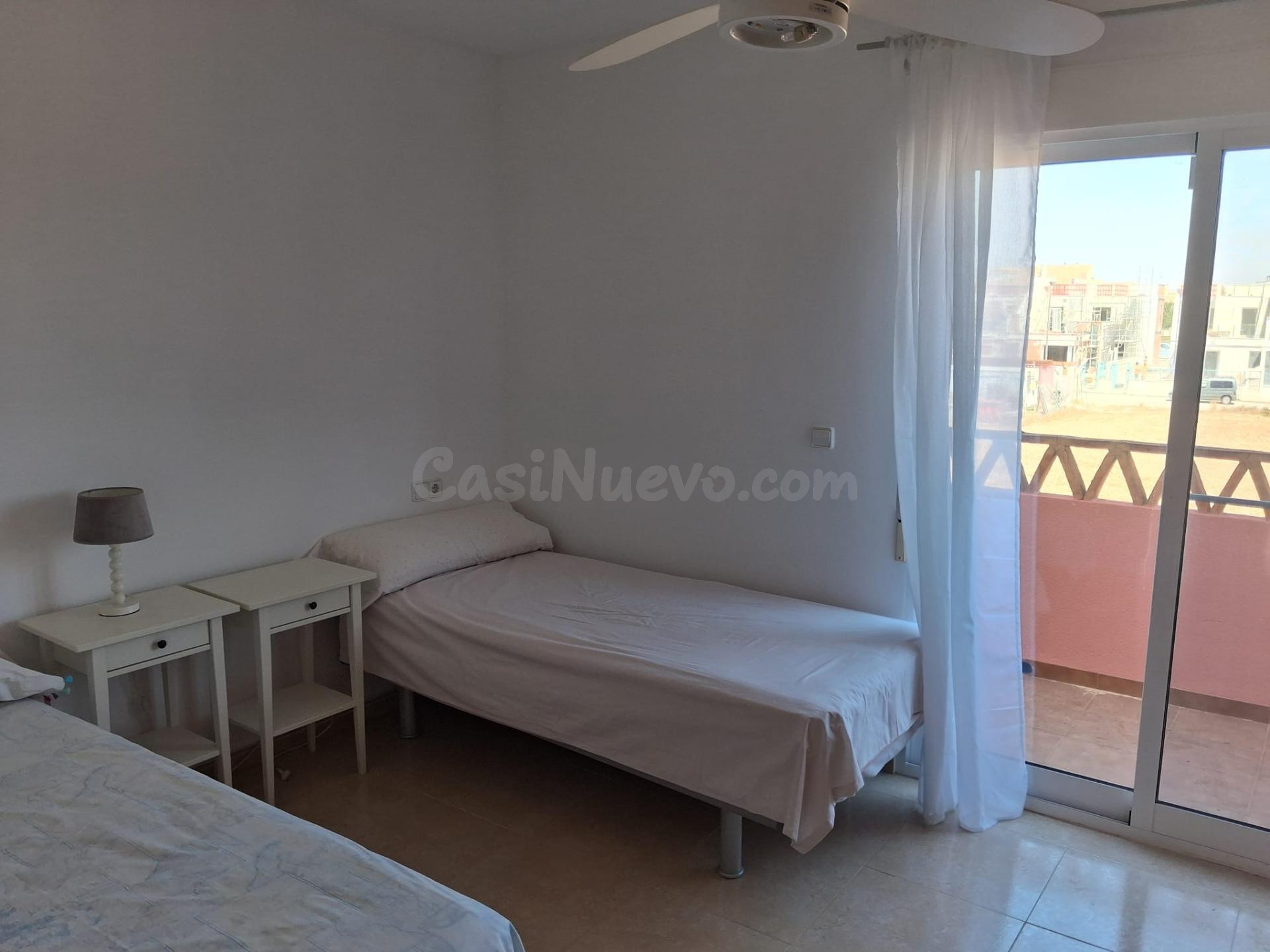 ADOSADO CON 4 DORMITORIOS, 4 BAÑOS, GARAJE CERRADO, TERRAZAS - foto 4