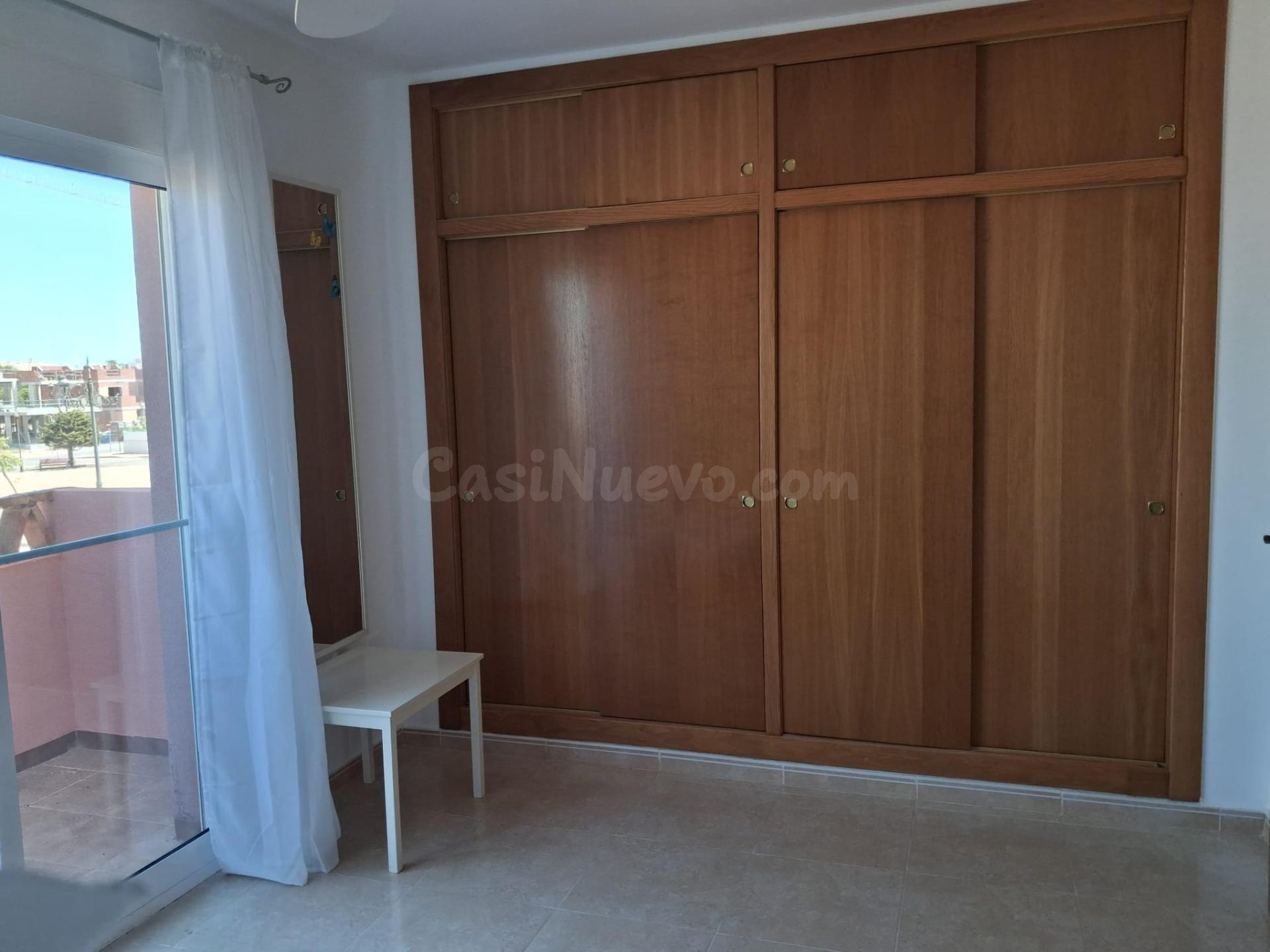 ADOSADO CON 4 DORMITORIOS, 4 BAÑOS, GARAJE CERRADO, TERRAZAS - foto 5