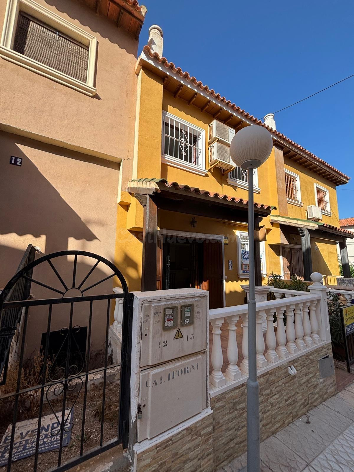 Presentamos este exclusivo dúplex adosado ubicado en la codi