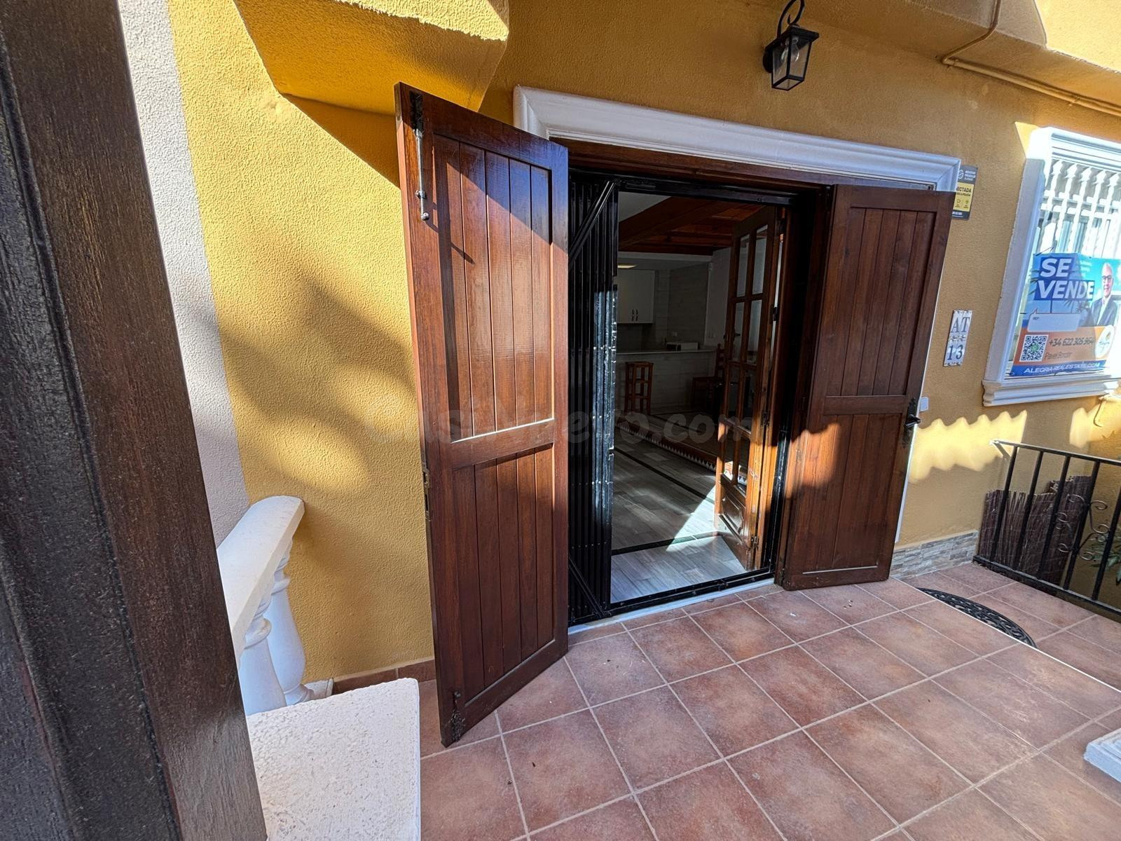 Presentamos este exclusivo dúplex adosado ubicado en la codi - foto 2