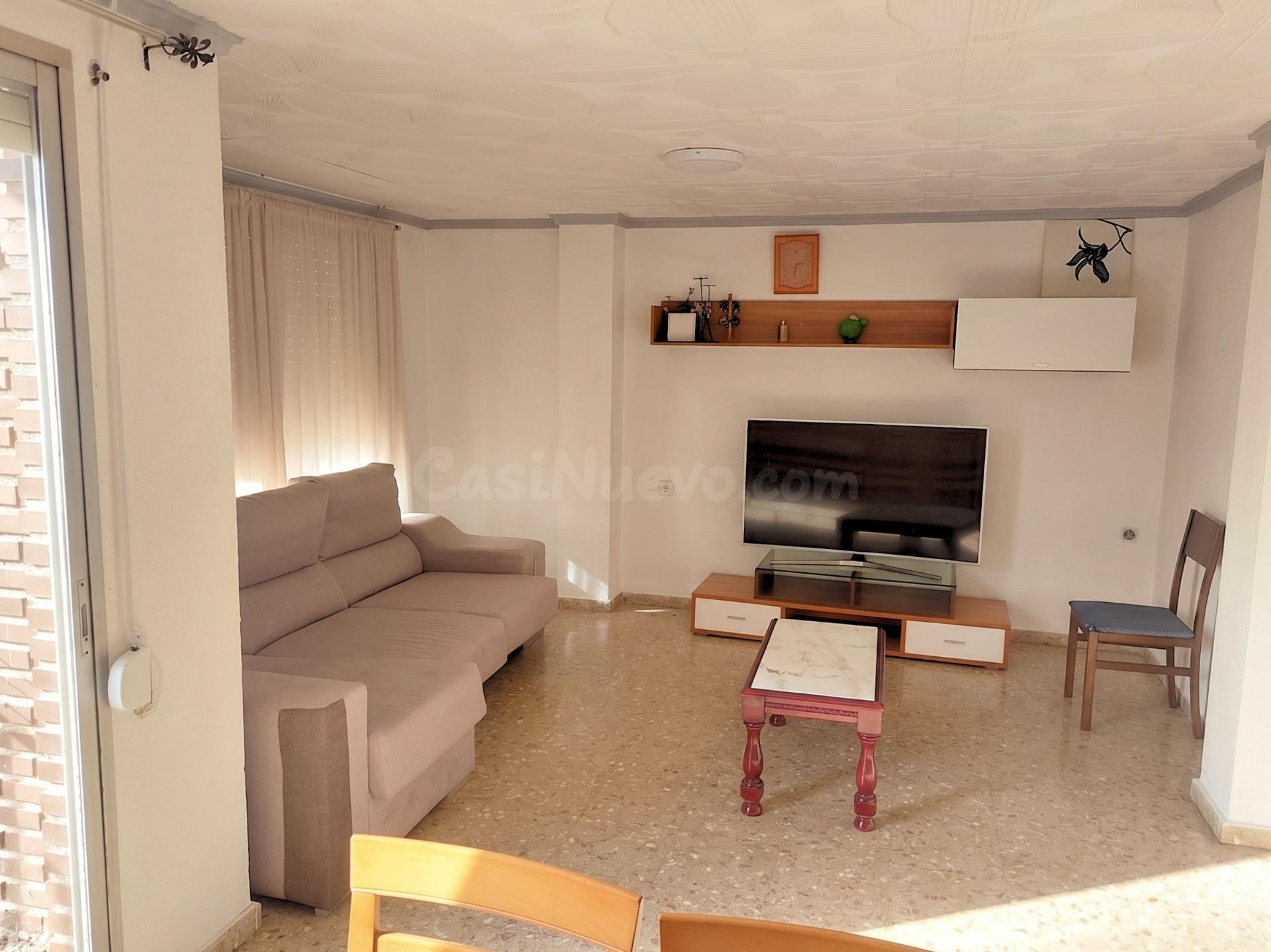 Amplio piso de 4 habitaciones en el centro de Nules - foto 2