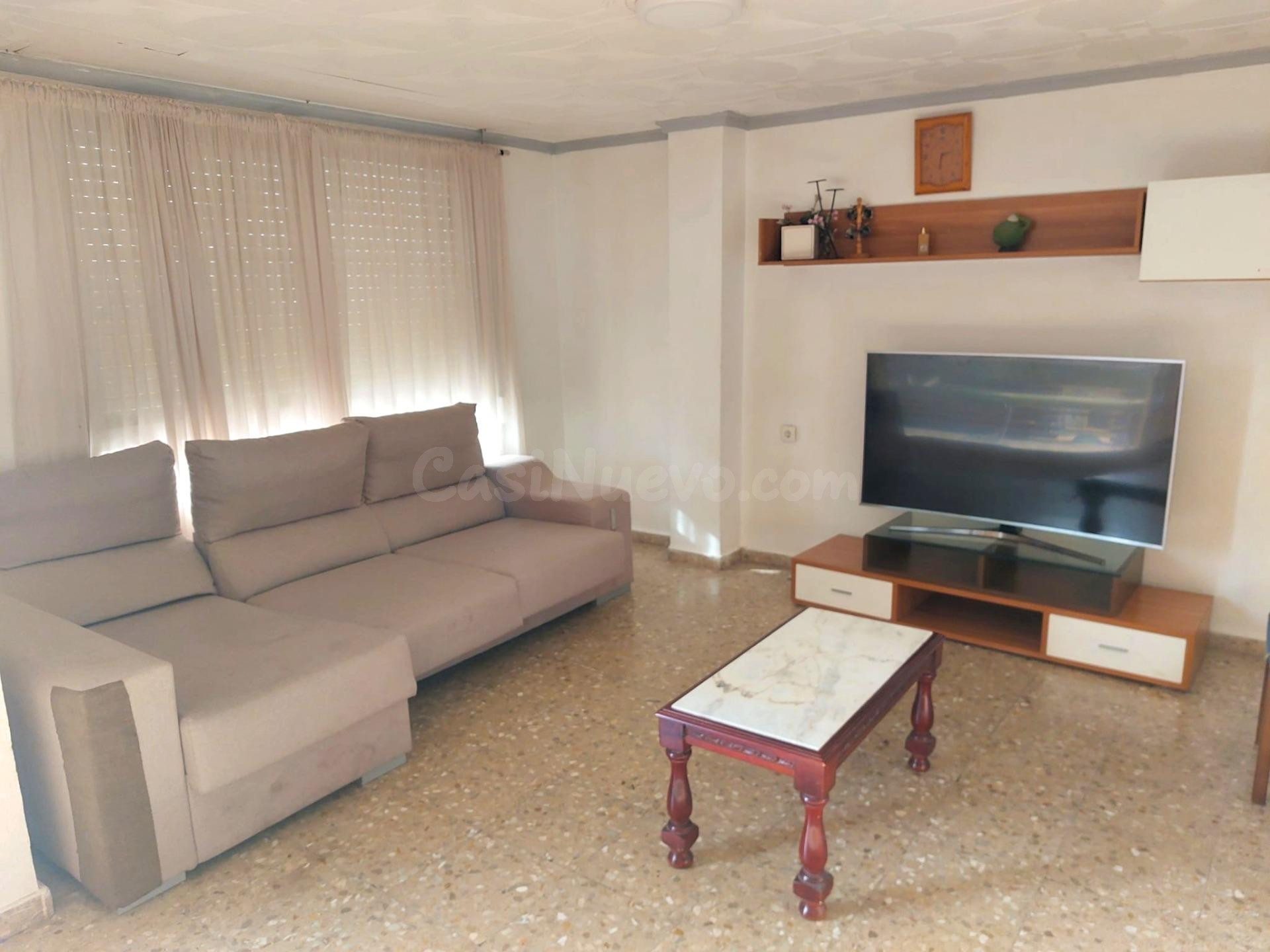 Amplio piso de 4 habitaciones en el centro de Nules - foto 3