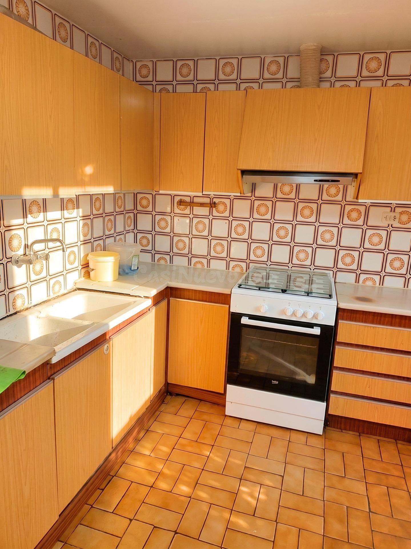 Amplio piso de 4 habitaciones en el centro de Nules - foto 4