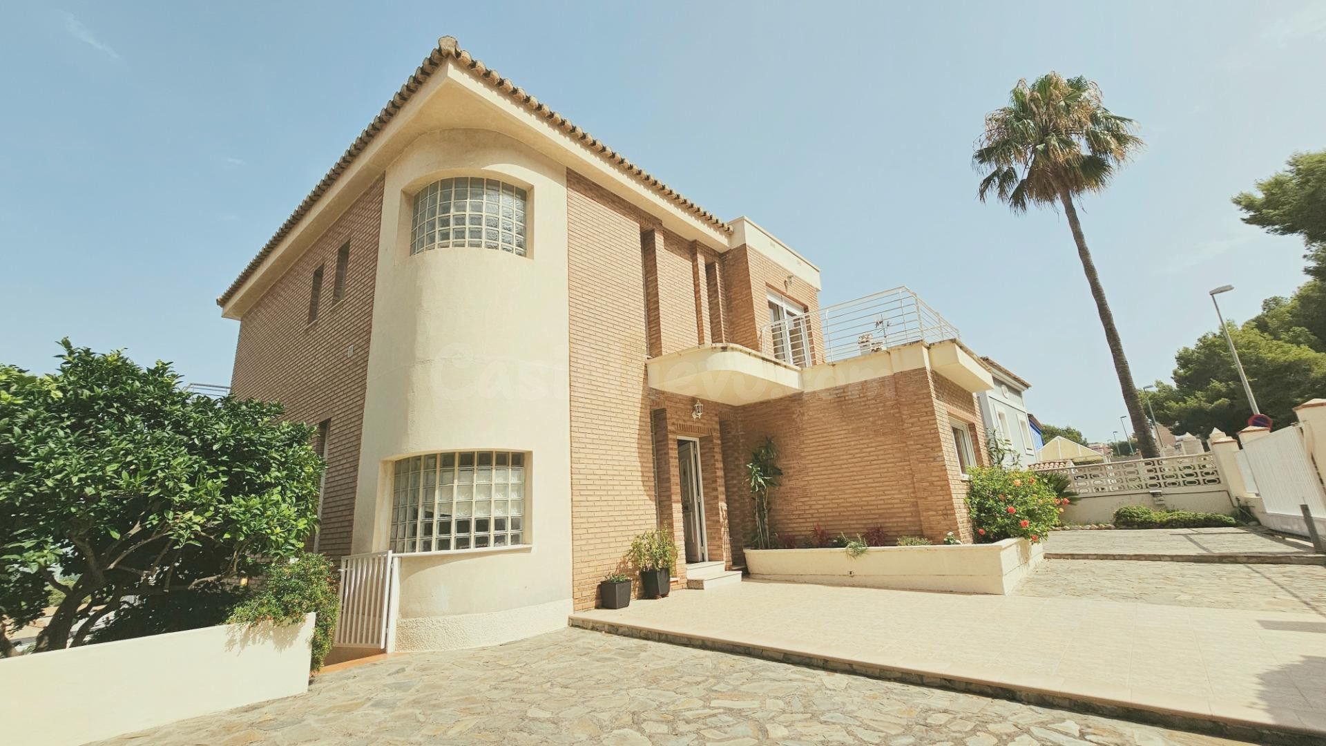 Exclusiva vivienda independiente con piscina, vistas a los arrozales y espectaculares atardeceres en Cullera.
