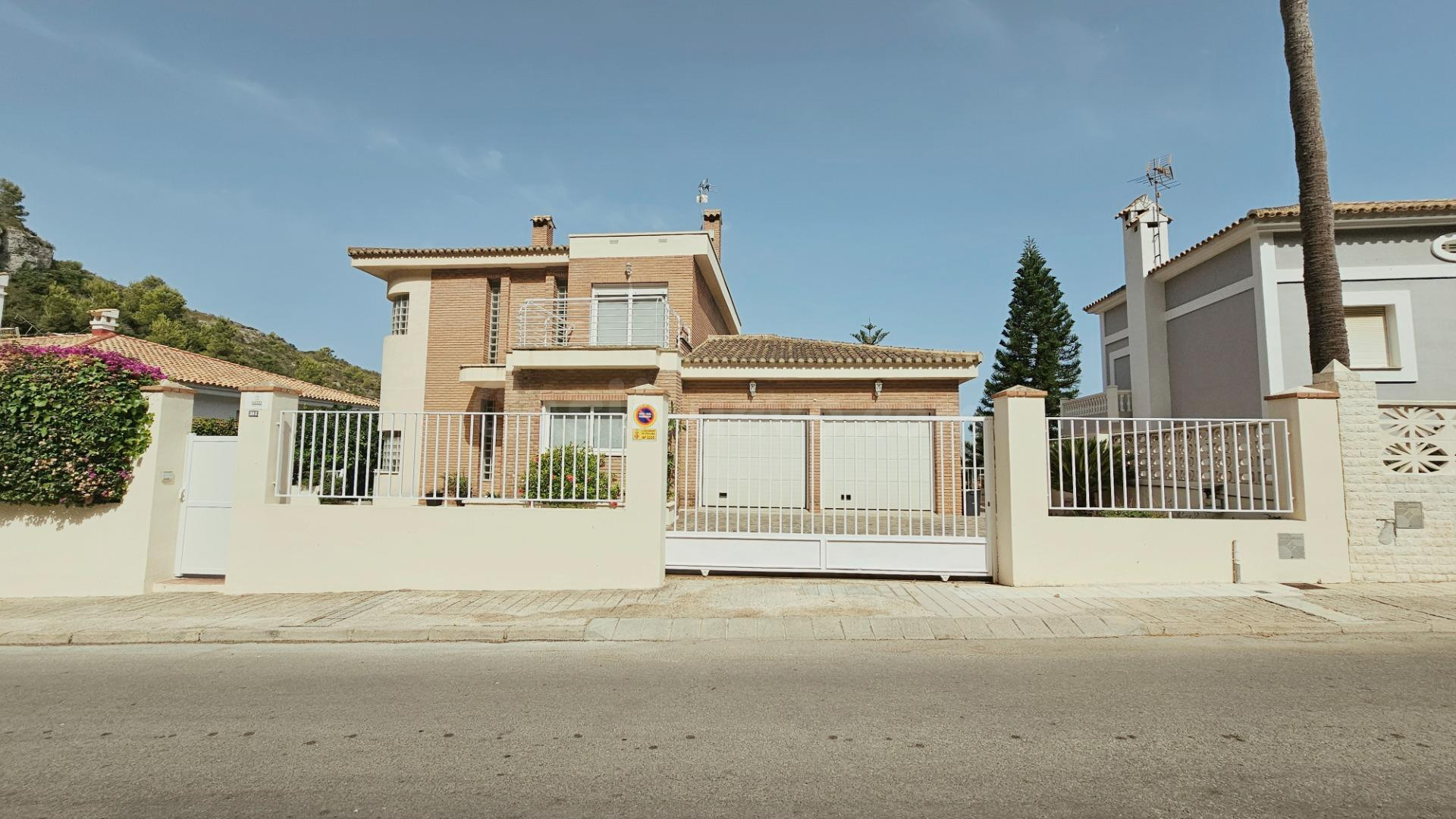 Exclusiva vivienda independiente con piscina, vistas a los a - foto 2