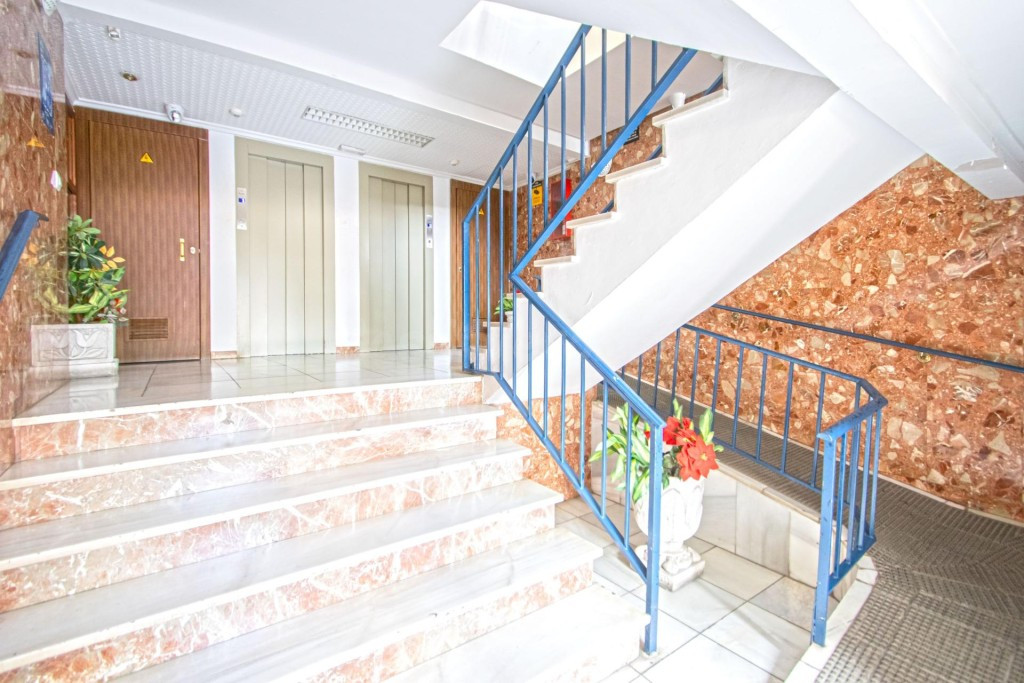 MAGNÍFICA VIVIENDA PARA VIVIR O INVERTIR - foto 2