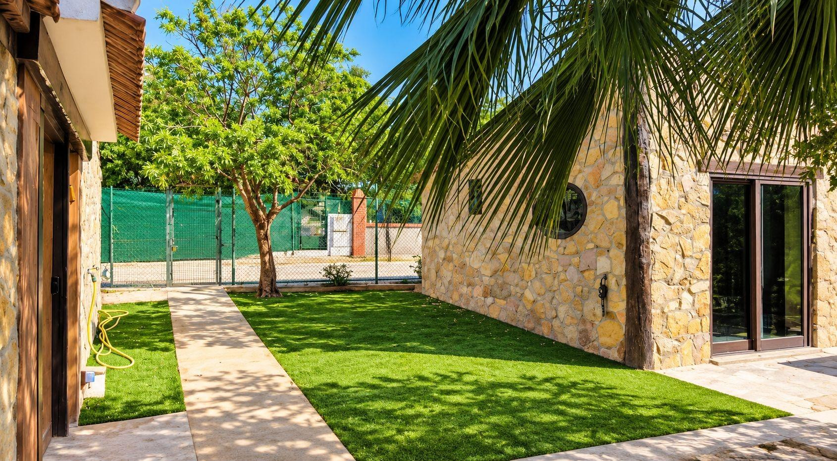 VILLA INDEPENDIENTE CON PISCINA PRIVADA Y AMPLIA PARCELA – L - foto 4