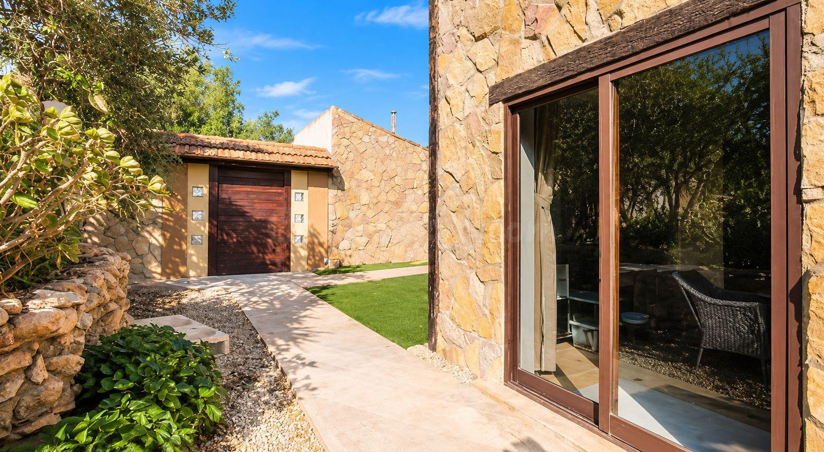 VILLA INDEPENDIENTE CON PISCINA PRIVADA Y AMPLIA PARCELA – L - foto 5