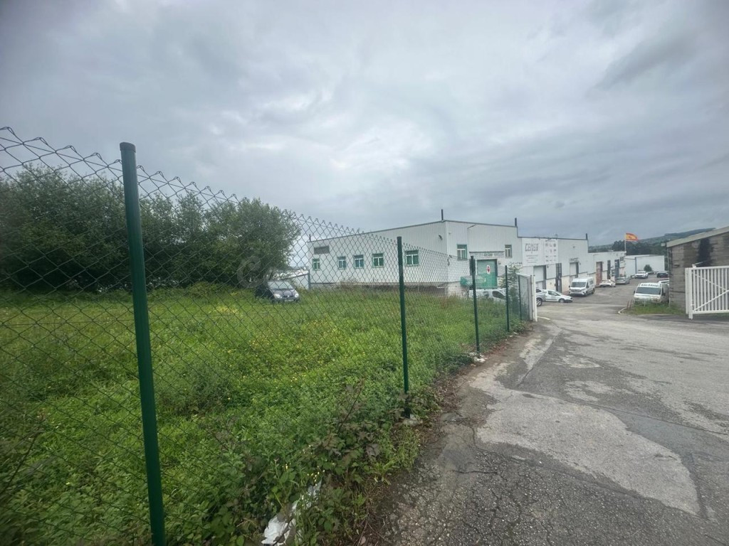 Interesante suelo industrial en Cartes, Cantabria - foto 2