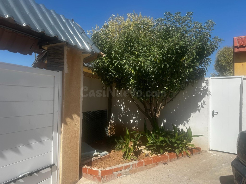 "TERRENO RÚSTICO CON VARIAS construcciones – NO URBANIZABLE - foto 2