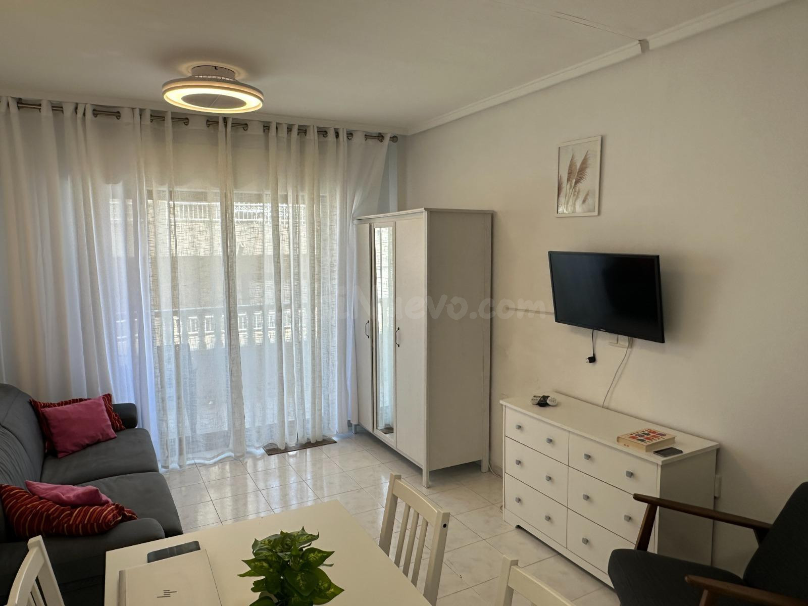 Estudio con terraza, Alicante, Torrevieja. 1 habitación, 36  - foto 3