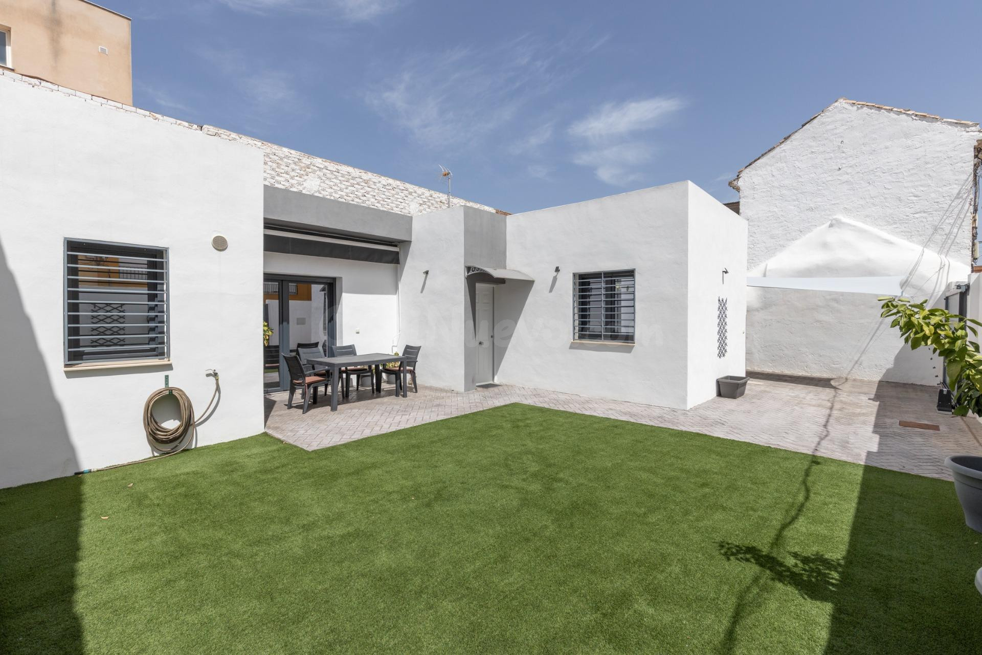 Casa de obra nueva en una planta, junto al centro de La Zubi