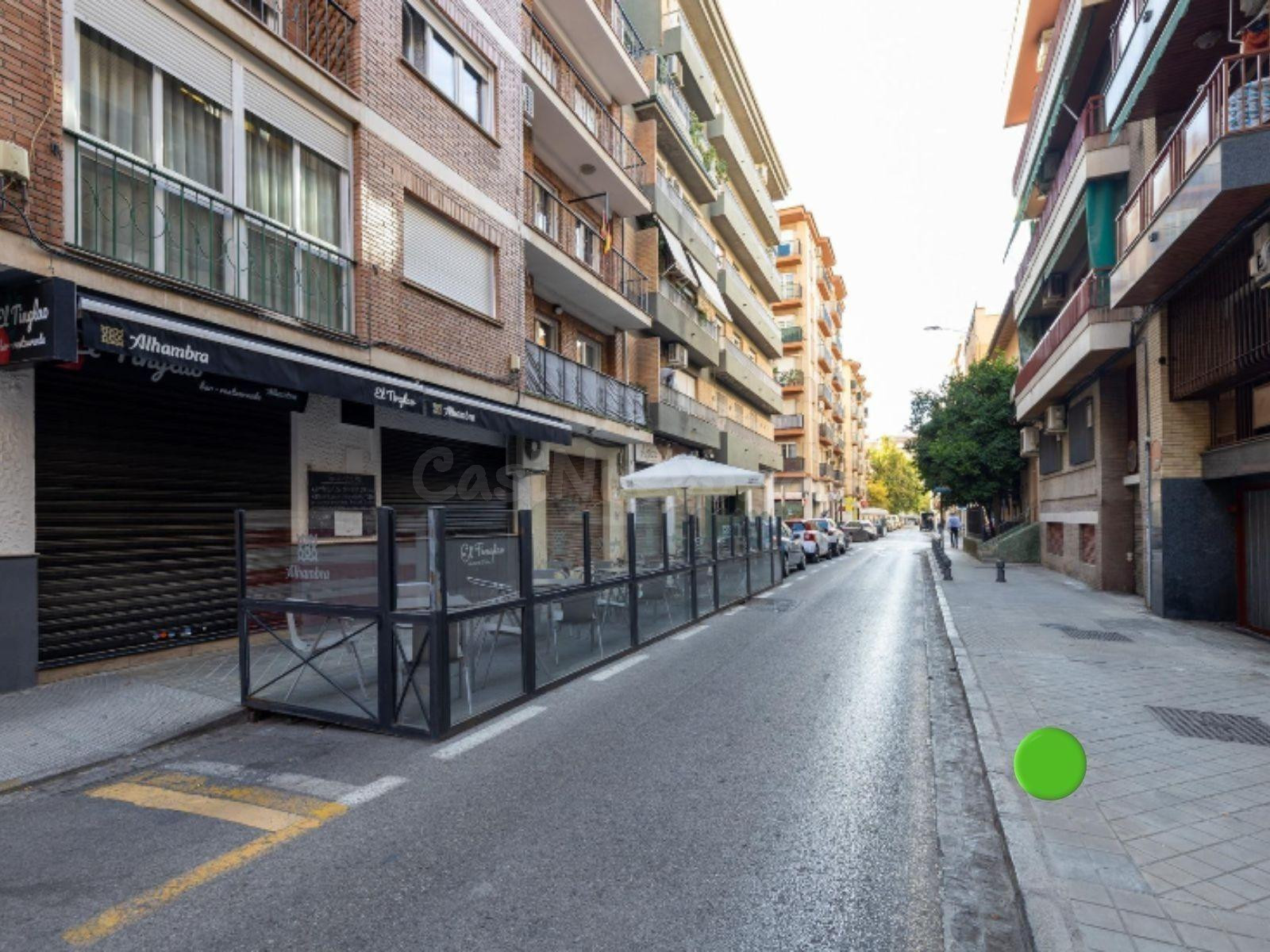 Local comercial de 150 m2 entre Camino de Ronda y Alhamar – doble acceso